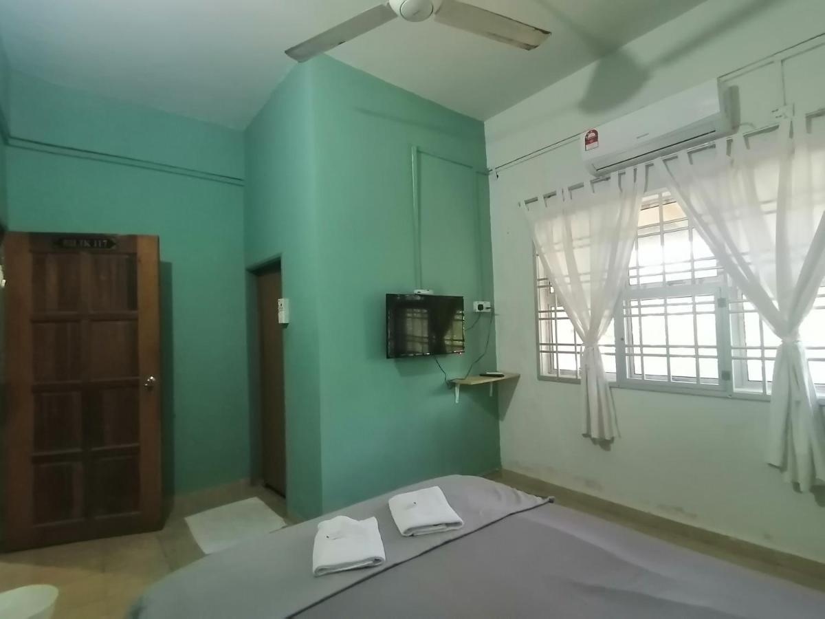 Fbs Inn Dungun Bagian luar foto